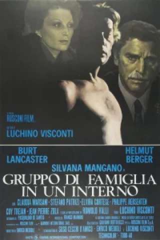 Gruppo di famiglia in un interno